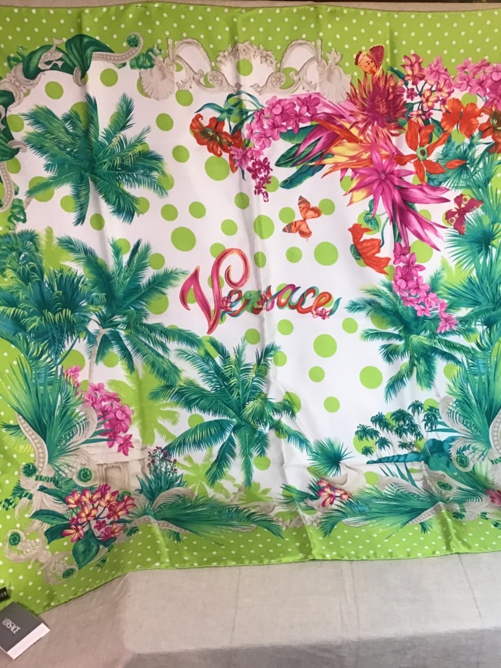 New Authentic Green Jungle Silk Scarf Versace Tropical Print 35”x35” With Box